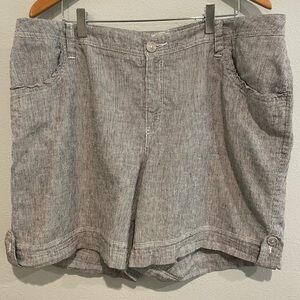 Avenue Linen Blend Pinstripe Shorts. Size 16